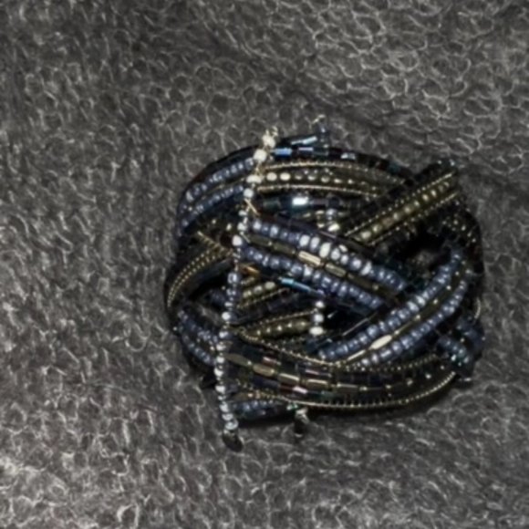 Beautiful Memory Wire Cuff Bracelet Fun Boho Glam Retro Piece - Picture 2 of 4